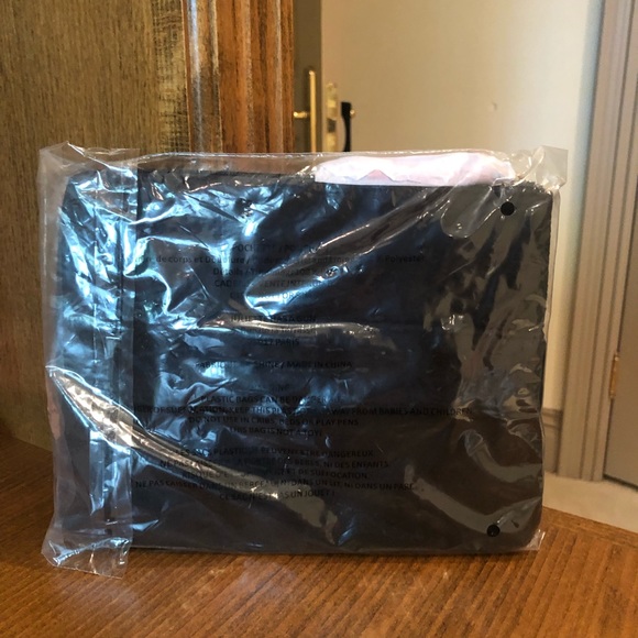 MOVING SALE! Juliette has a gun makeup bag - Picture 3 of 3